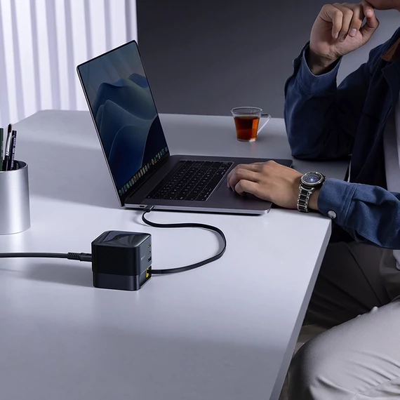 Baseus Super GaN töltőállomás 100W 1×USB-A + 2×USB-C + USB-C kábellel fekete (P10164001123-00)